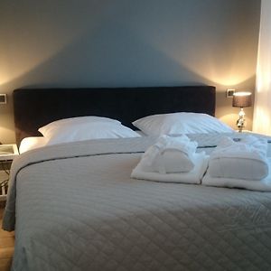 Premium King Studio